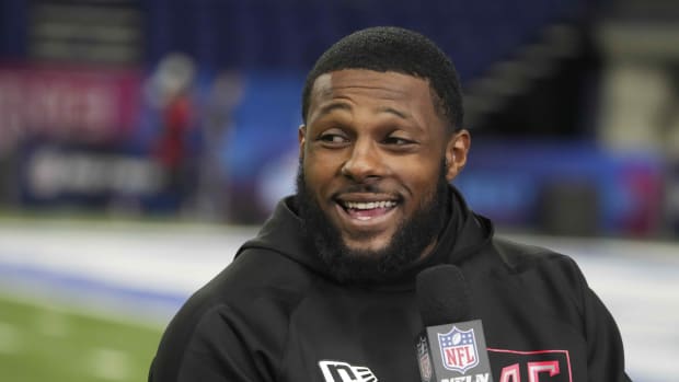 Oregon DE Kayvon Thibodeaux interviews during NFL Combine